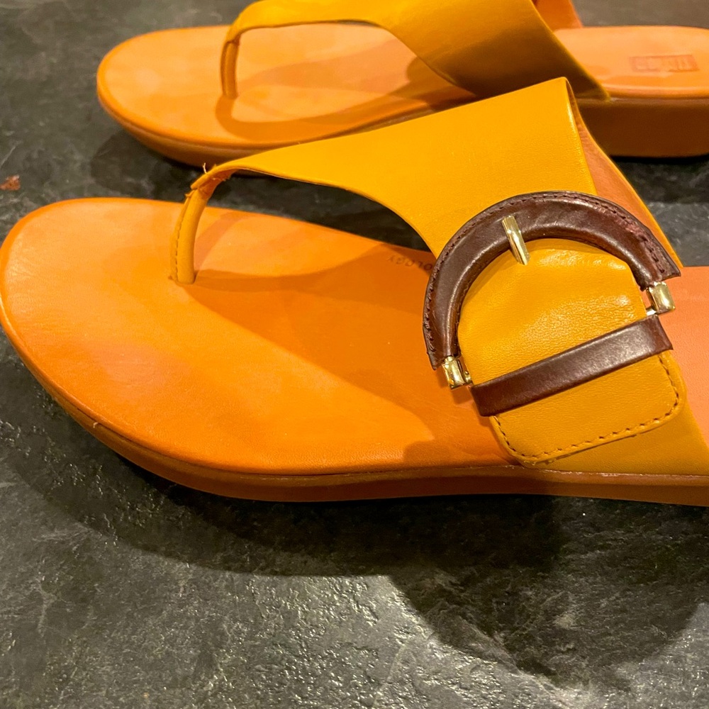 Fit flop post toe sandals.  New but without tags.